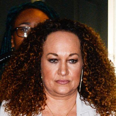 Rachel Dolezal now works at an elementary school while still on。